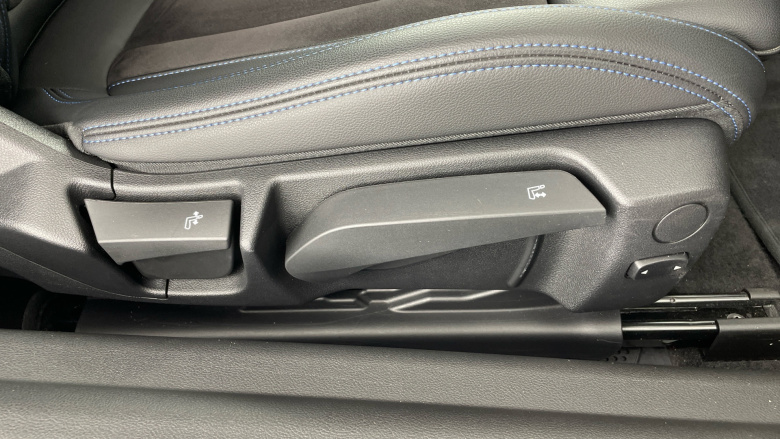 BMW 2 Series 220i M Sport 2dr Step Auto [Pro Pack] Petrol Coupe